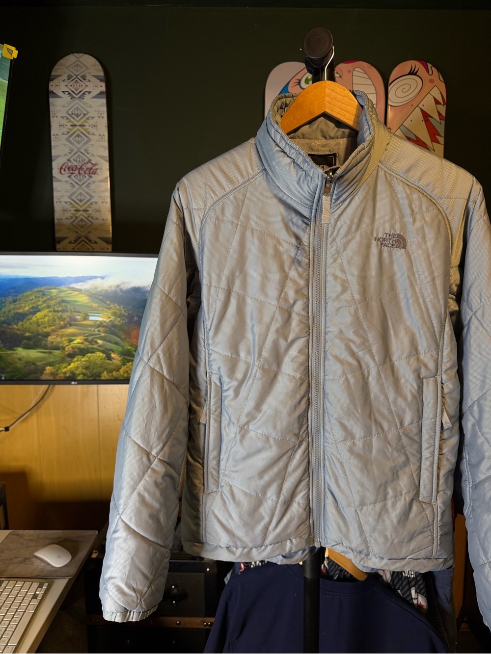 The North Face Women’s Quilted Wind Breaker Jacket in Silver Blue Size Medium
